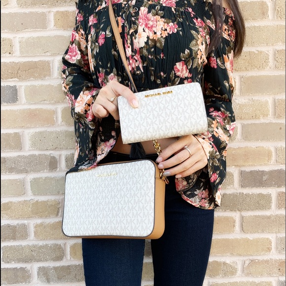 Gaby’sBags-NWT Michael Kors Crossbody&Wallet SET - Picture 2 of 8